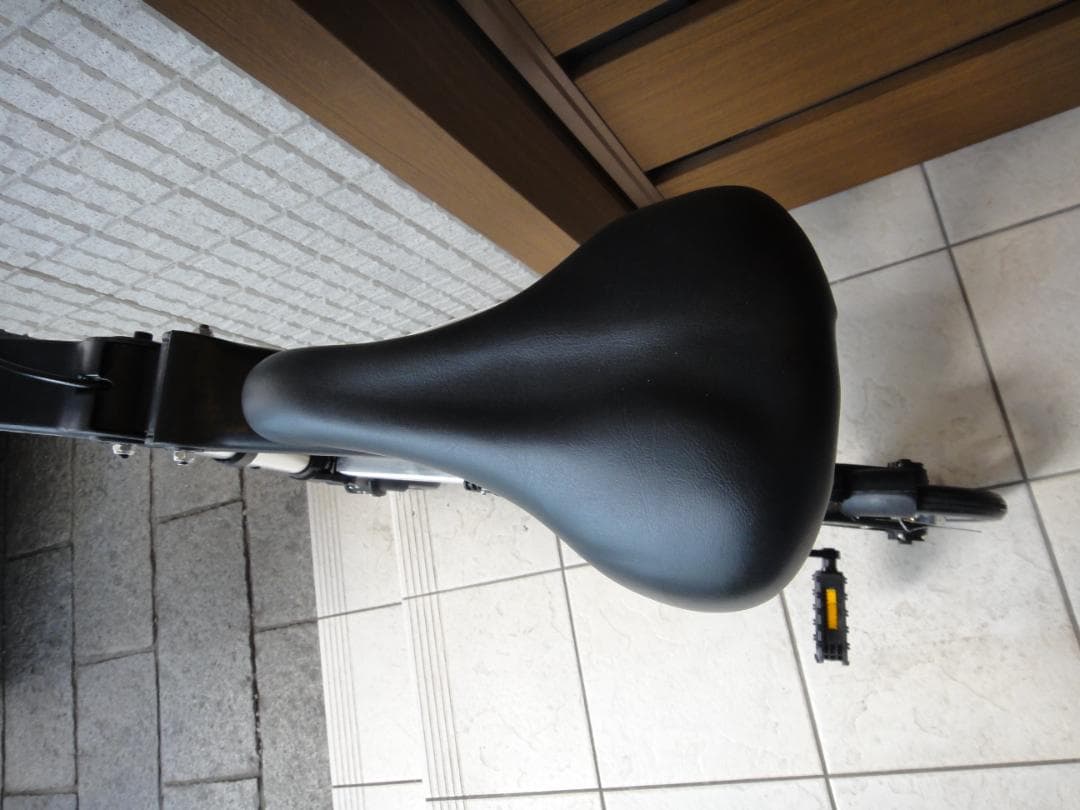 A型バイク　折り畳み自転車　軽量　コンパクト　8インチ　ノーパンクタイヤ　美品