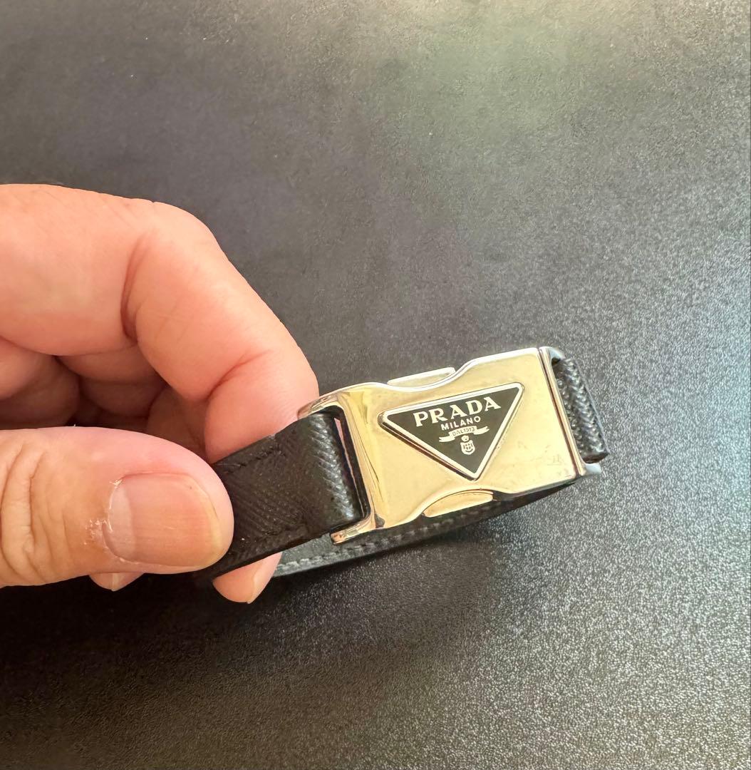 PRADA ブラック レザーバングル