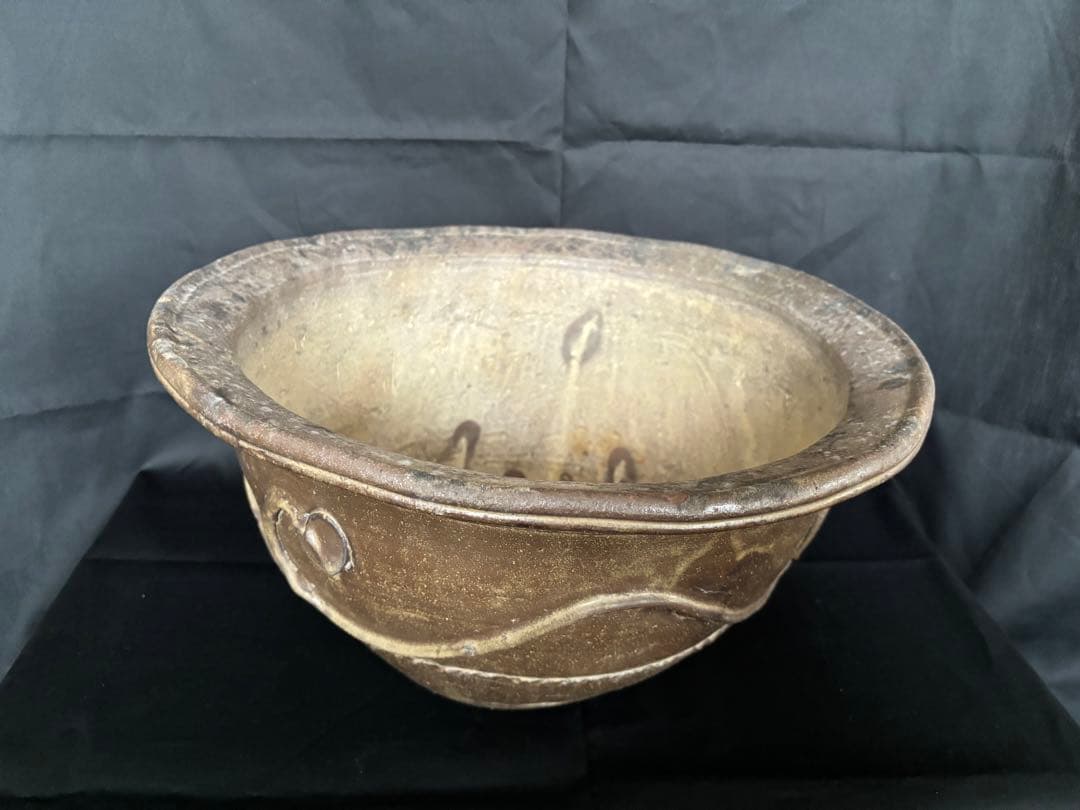 薩摩焼 苗代川 唐草浮出紋 大鉢 黒薩摩 時代物 盆栽 植木鉢 琉球 能野 壷屋