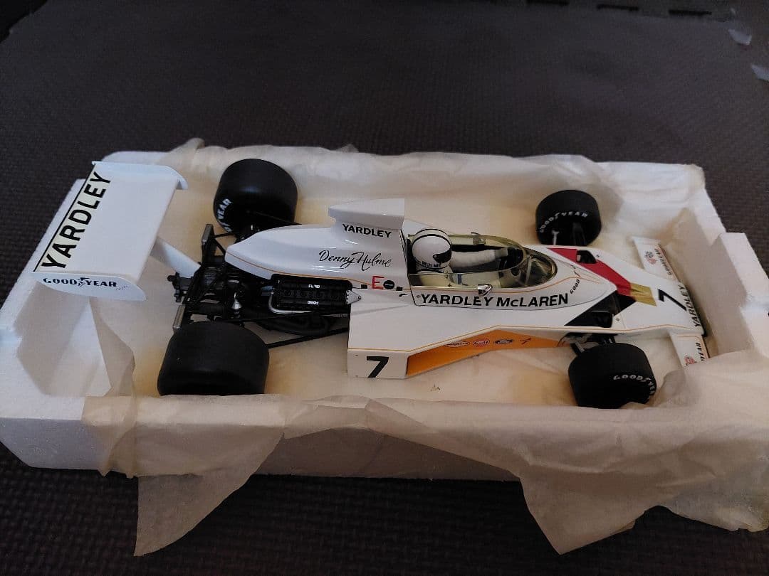 PMA 1/18 マクラーレン M23 Yardley #7 D.Hulmu