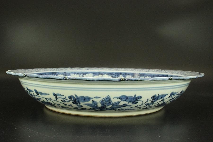 中国美術 青花 纏枝蓮花紋 折口盤(A684)