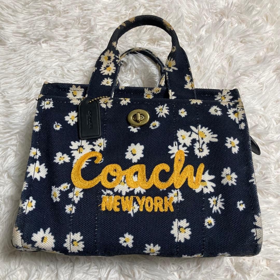 美品　現行　コーチ　ショルダーバッグ　カーゴ トート 26・フローラル プリント