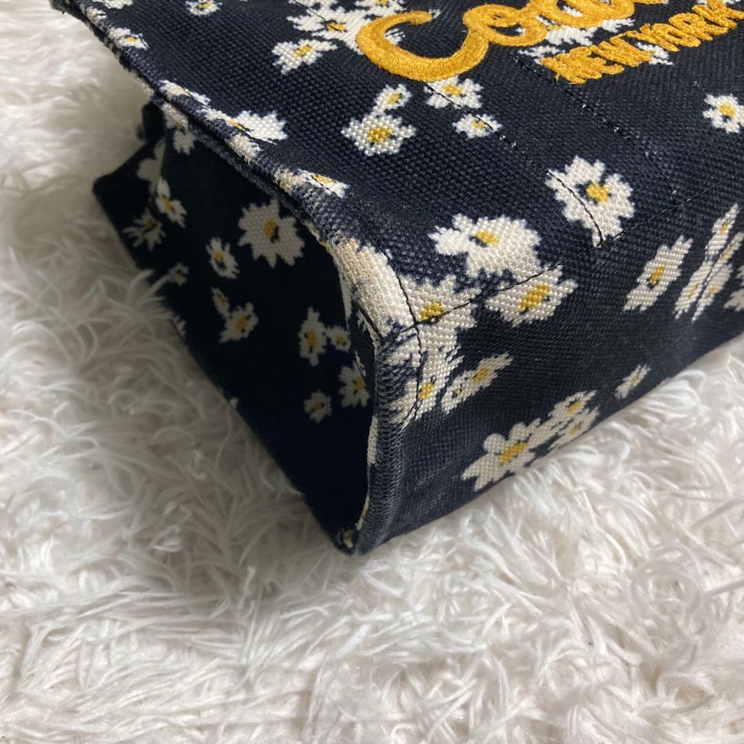 美品　現行　コーチ　ショルダーバッグ　カーゴ トート 26・フローラル プリント