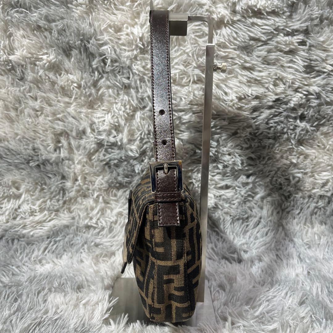 値下げ不可　フェンディ　FENDI　ハンドバッグ　総柄　FF柄　マンマバケット