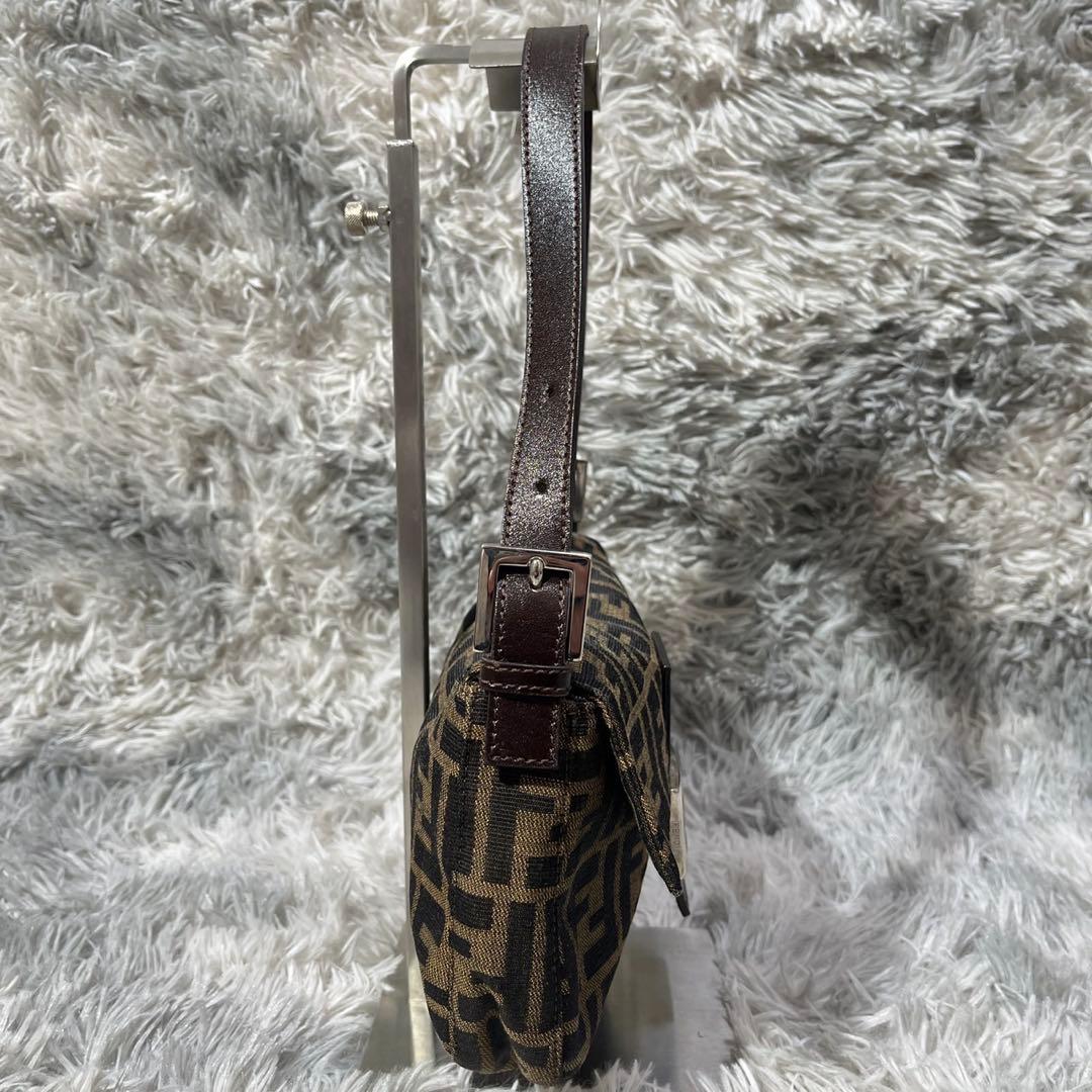 値下げ不可　フェンディ　FENDI　ハンドバッグ　総柄　FF柄　マンマバケット