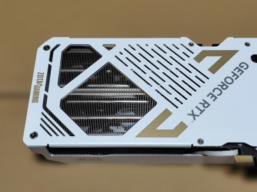 グラフィックボード・グラボ・ビデオカード ZOTAC GAMING RTX 5070AMP WhiteEdition