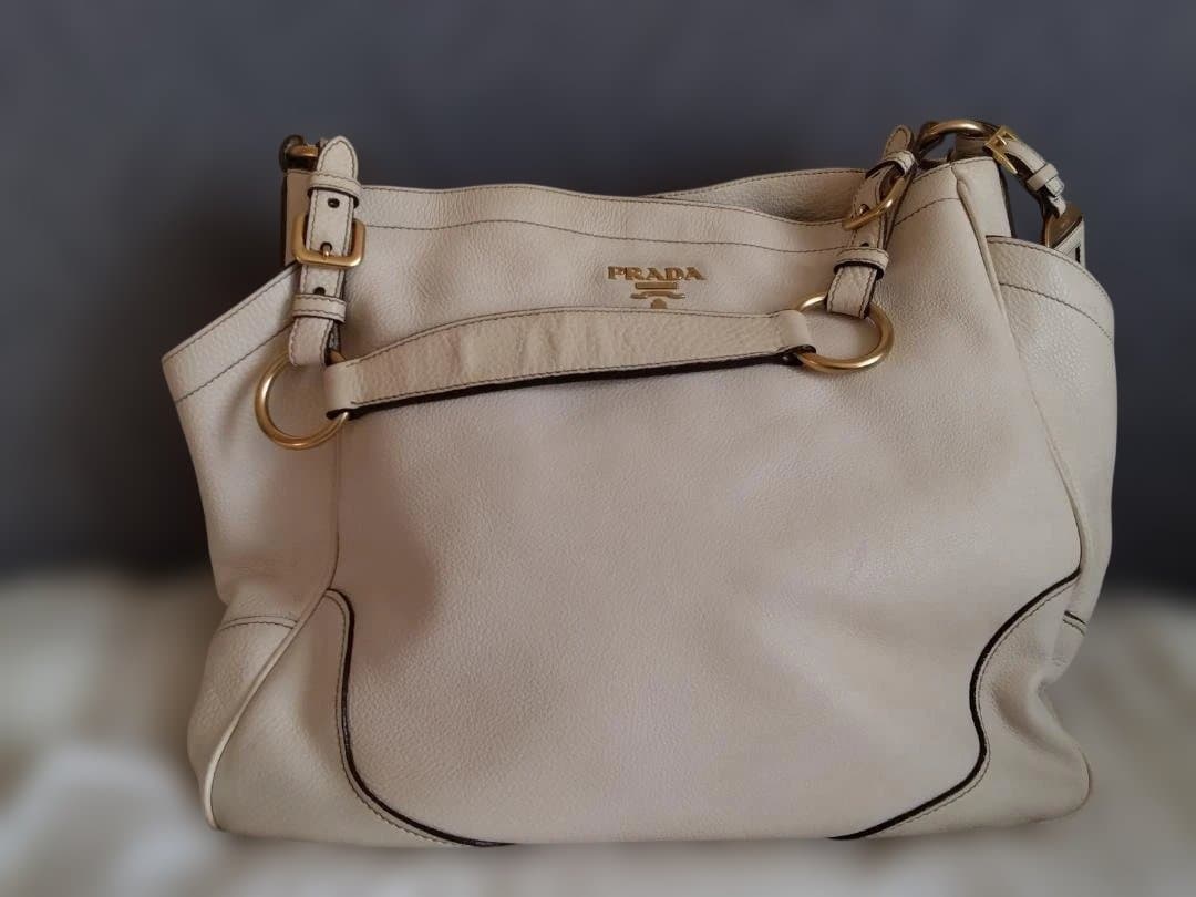 PRADA ホワイトレザー ショルダーバッグ