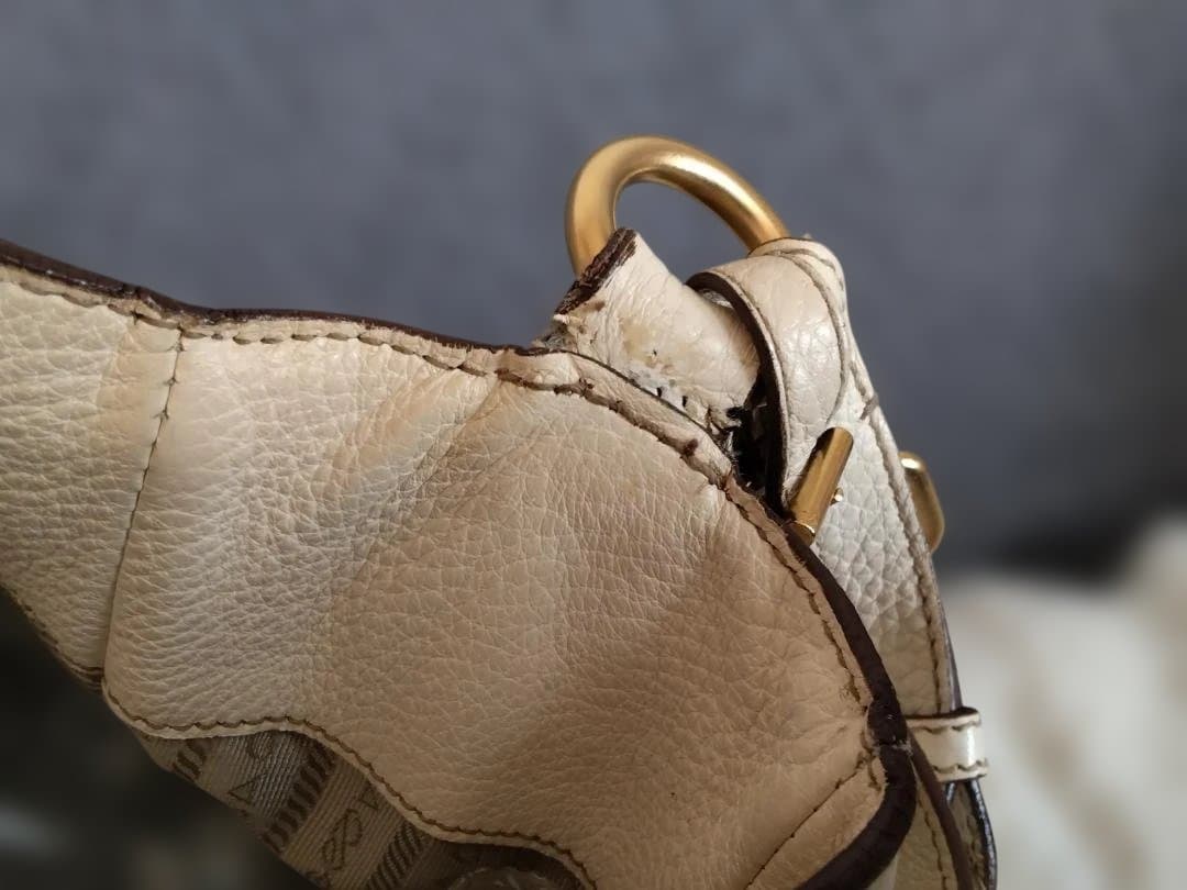 PRADA ホワイトレザー ショルダーバッグ