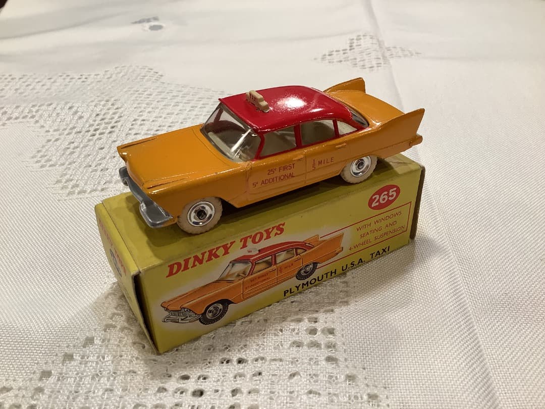 お値下げ！美品　DINKY TOYS プリムス　USA TAXI ミニカー
