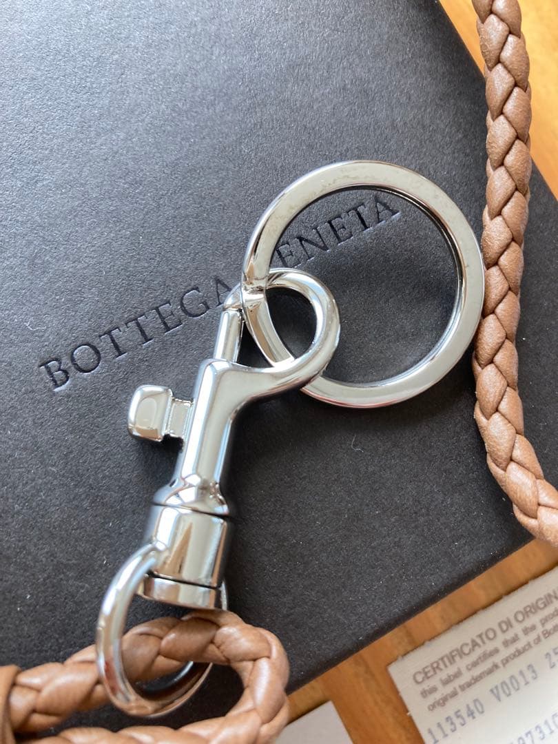 BOTTEGA VENETA ボッテガヴェネタ ロング ネックストラップブラウン