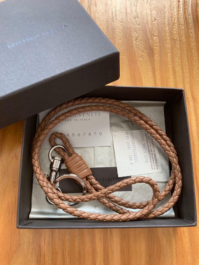 BOTTEGA VENETA ボッテガヴェネタ ロング ネックストラップブラウン