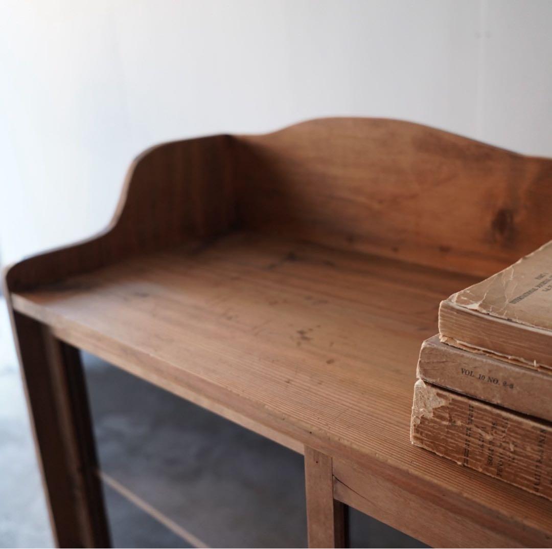 ガラス引戸のキャビネット