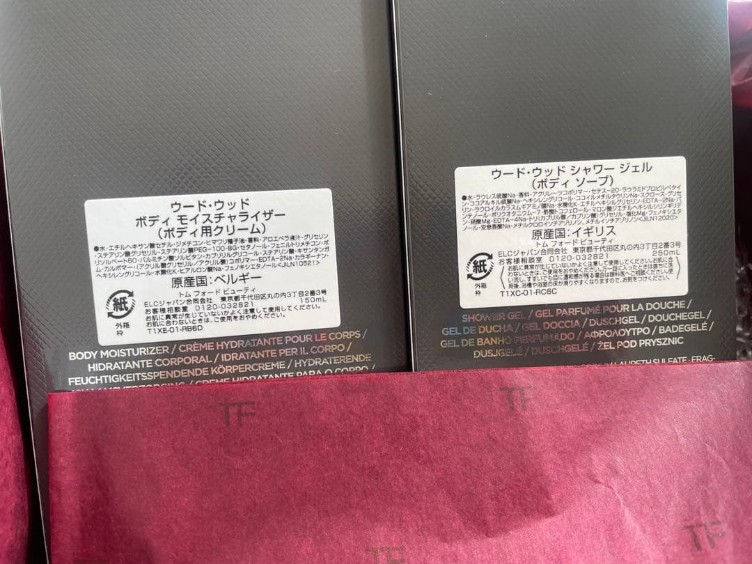 TOM FORD OUDWOOD ボディモイスチャライザー＆シャワージェルセット