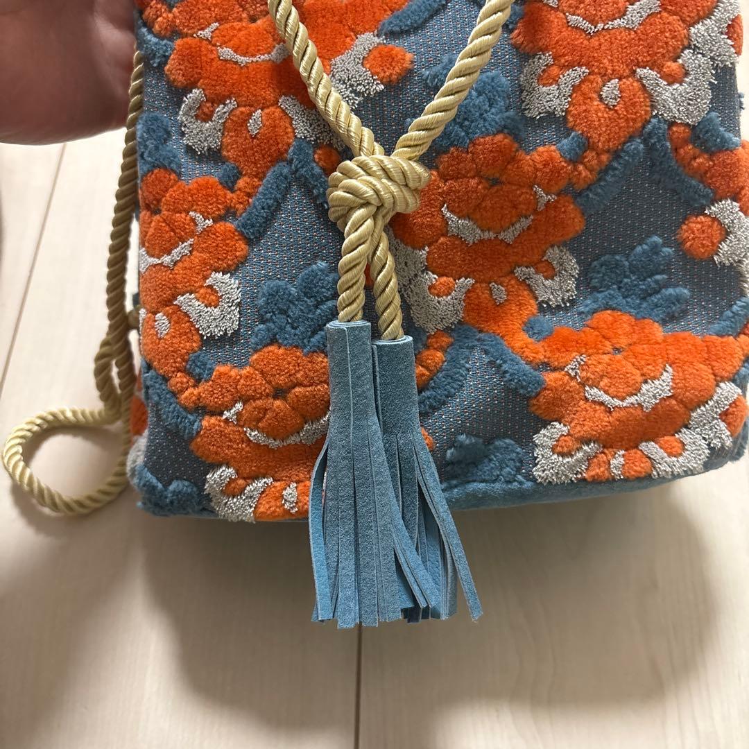 PUPU LAUKKU 金華山巾着　水色とオレンジのマグノリア　花柄巾着バック