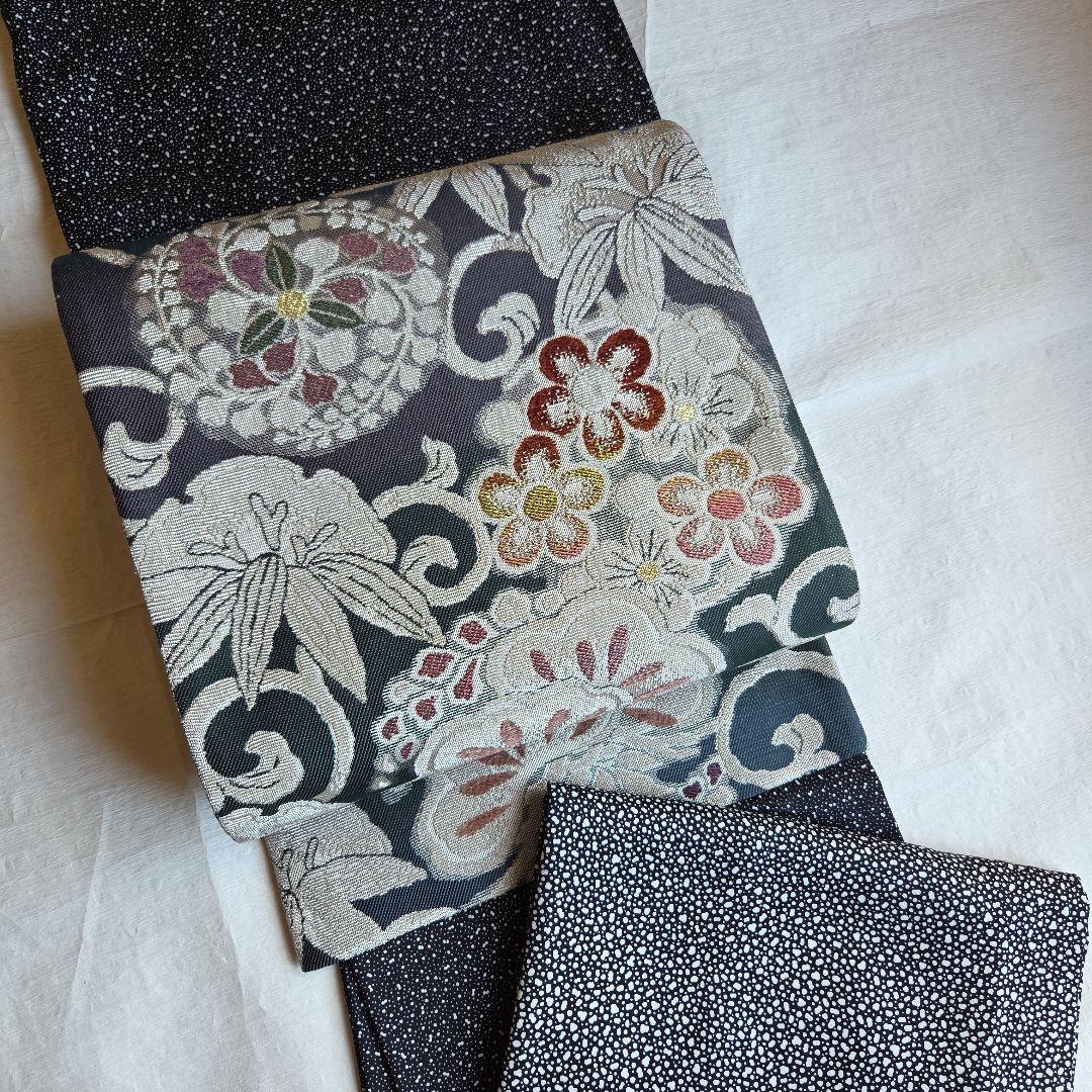 作家物　モノトーンを楽しむ　雪景色のような付下げ