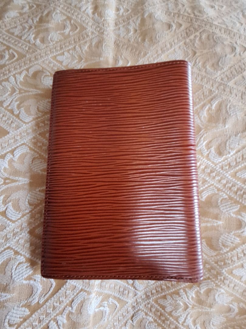 ルイヴィトン　エピパスポートケース　カード入れ　札入れ