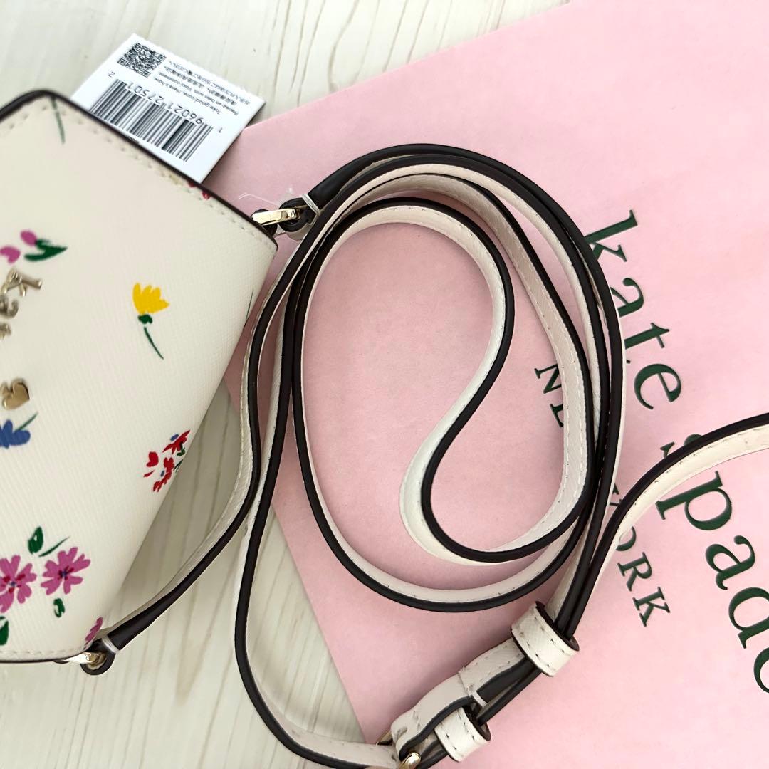 新品タグ付き ケイトスペード スマホショルダー 花柄 白 クロスボディ