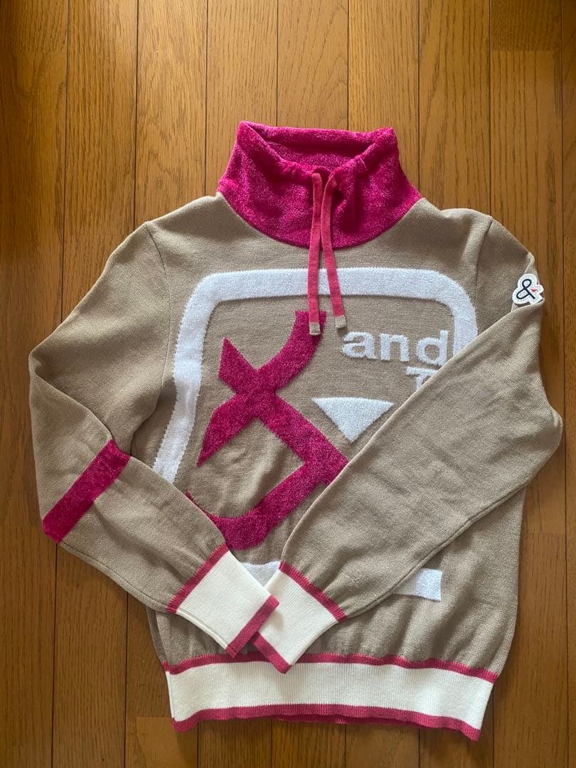 アンパスィ　ハイネックセーター ベージュ/ピンク デルソルコーディロイスカート