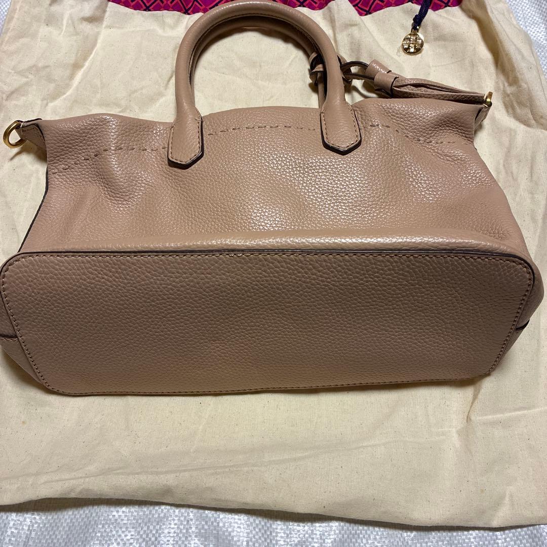 くまちゃんToryBurchピンクベージュハンドバッグタッセル付き