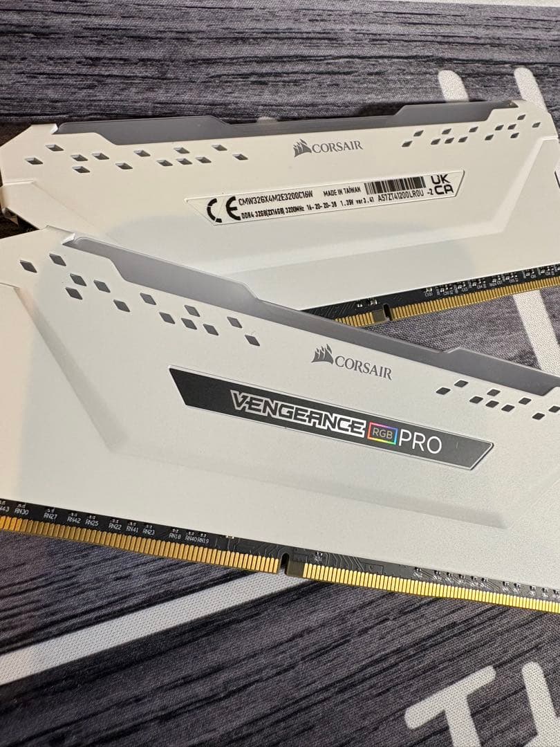 CORSAIR VENGEANCE RGB PRO DDR4 メモリ