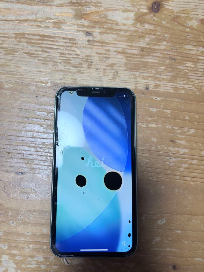 iPhone 11 SIMフリー128Gおまけ付き値下げコメント待ってます