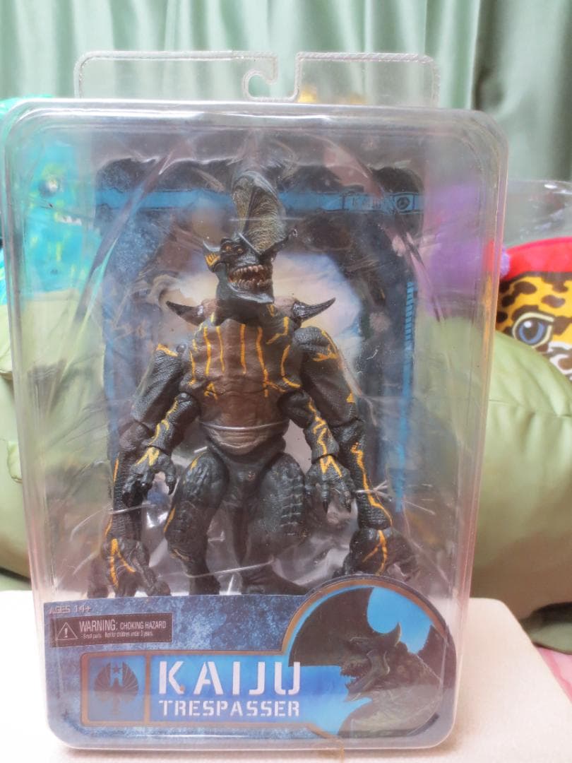 新品 NECA　パシフィックリム　アクションフィギュア TRESPASSER