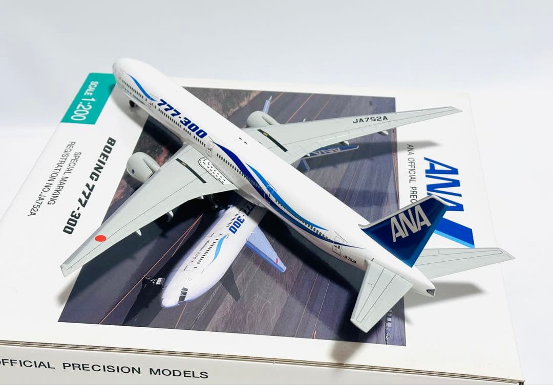 全日空商事 1/200 B777-300 ANA特別マーキング NH20012