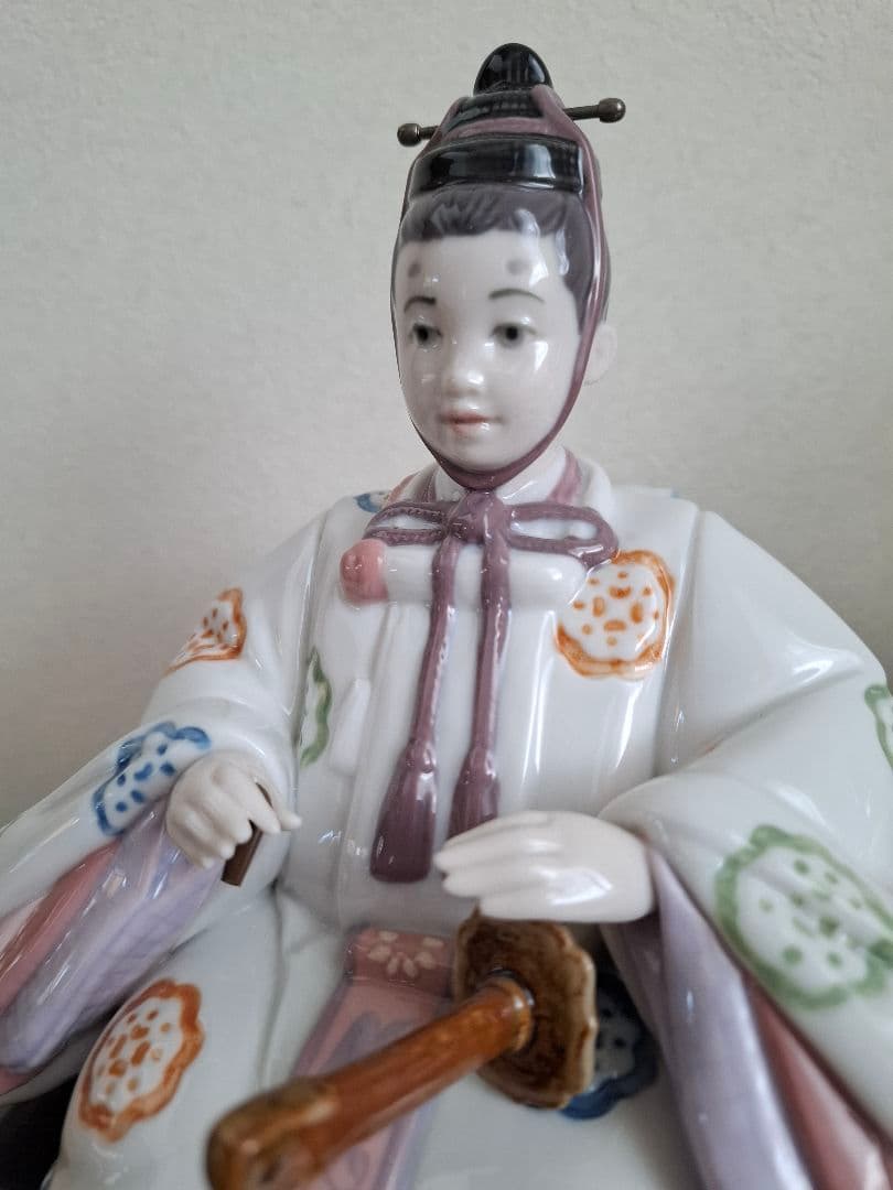 リヤドロ　親王飾り　花紋様