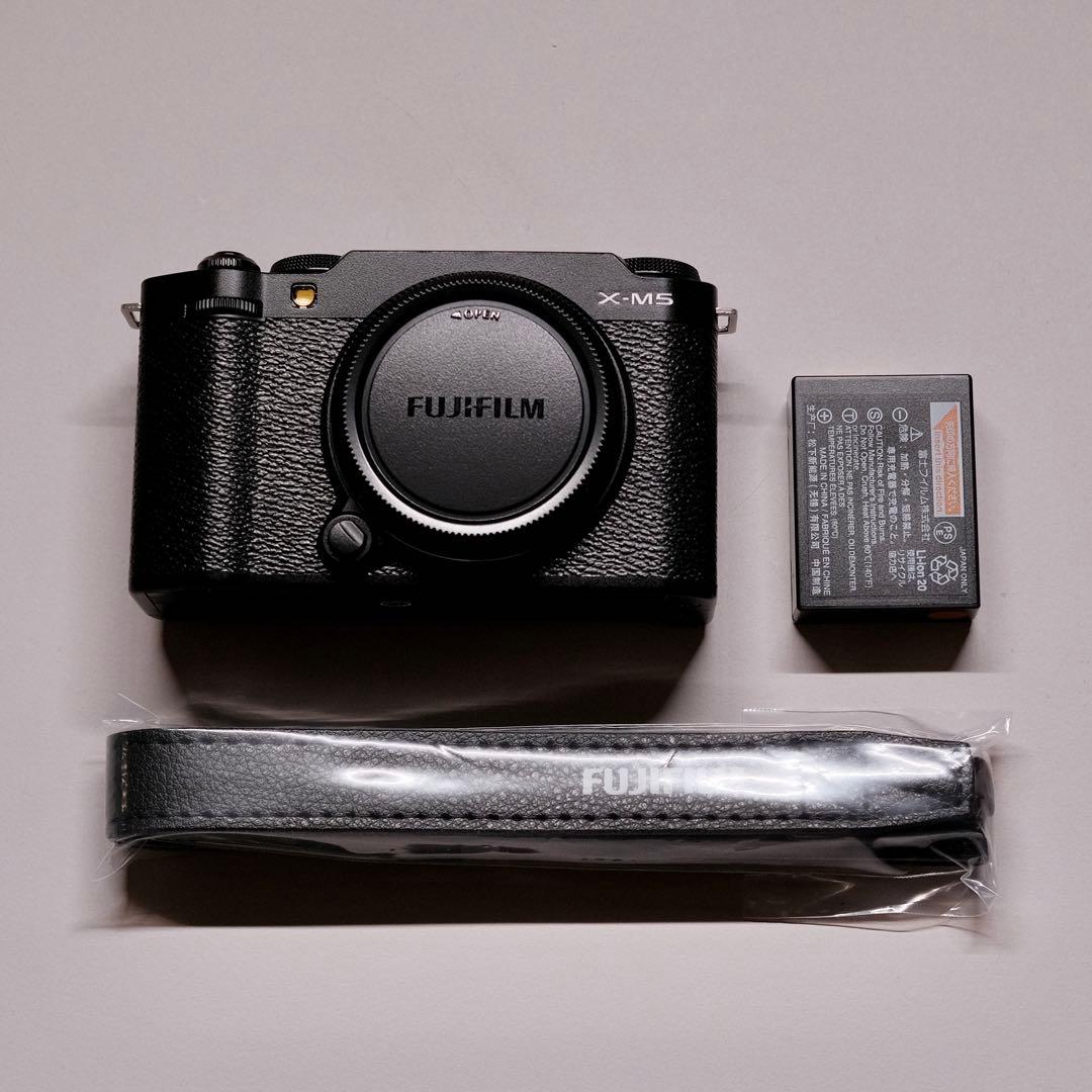 FUJIFILM X-M5 ボディ ブラック　シャッター数20枚　新品同様