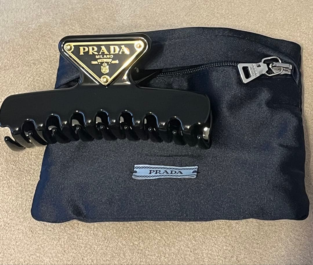 【新品‼️美品‼️】PRADA ブラック ヘアクリップ ポーチ付き