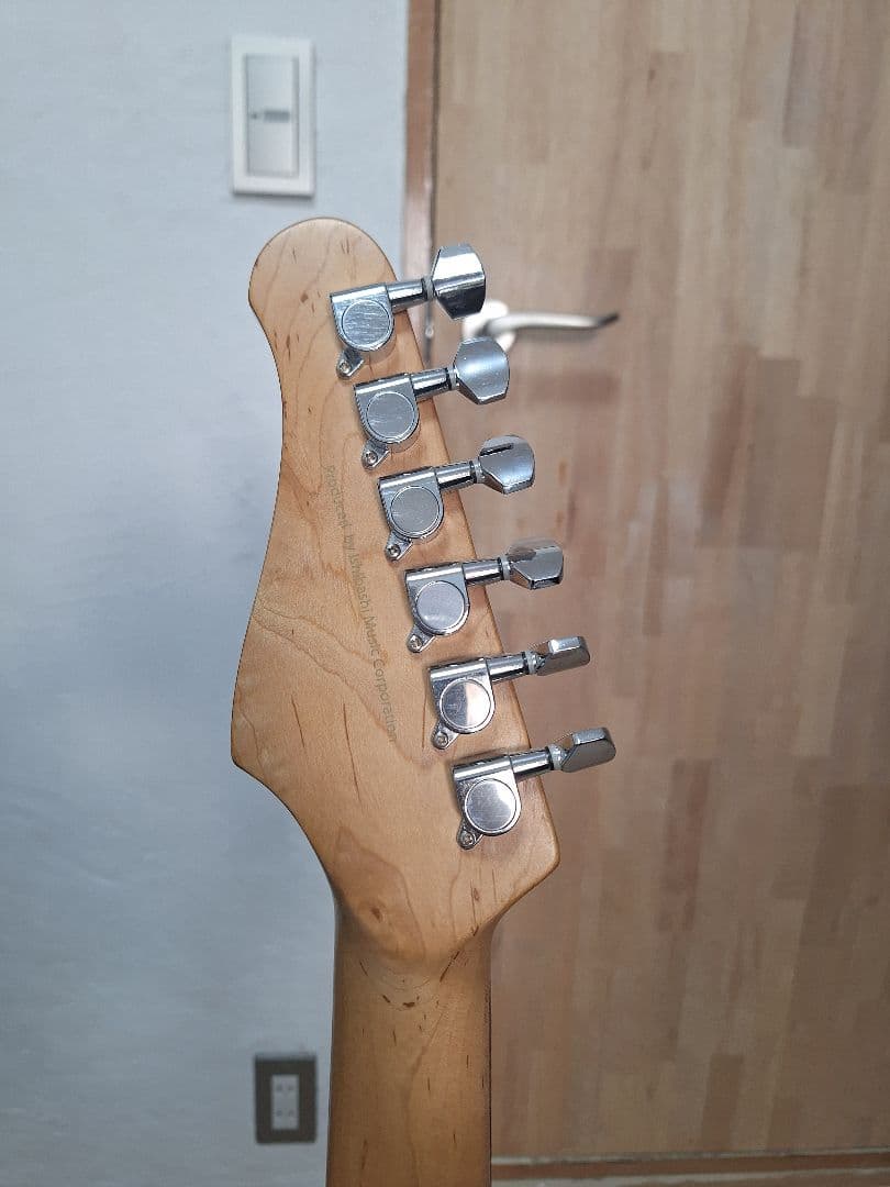 ※セルジュ※　エレキギター　ストラトキャスタータイプ　スキャロップ仕様