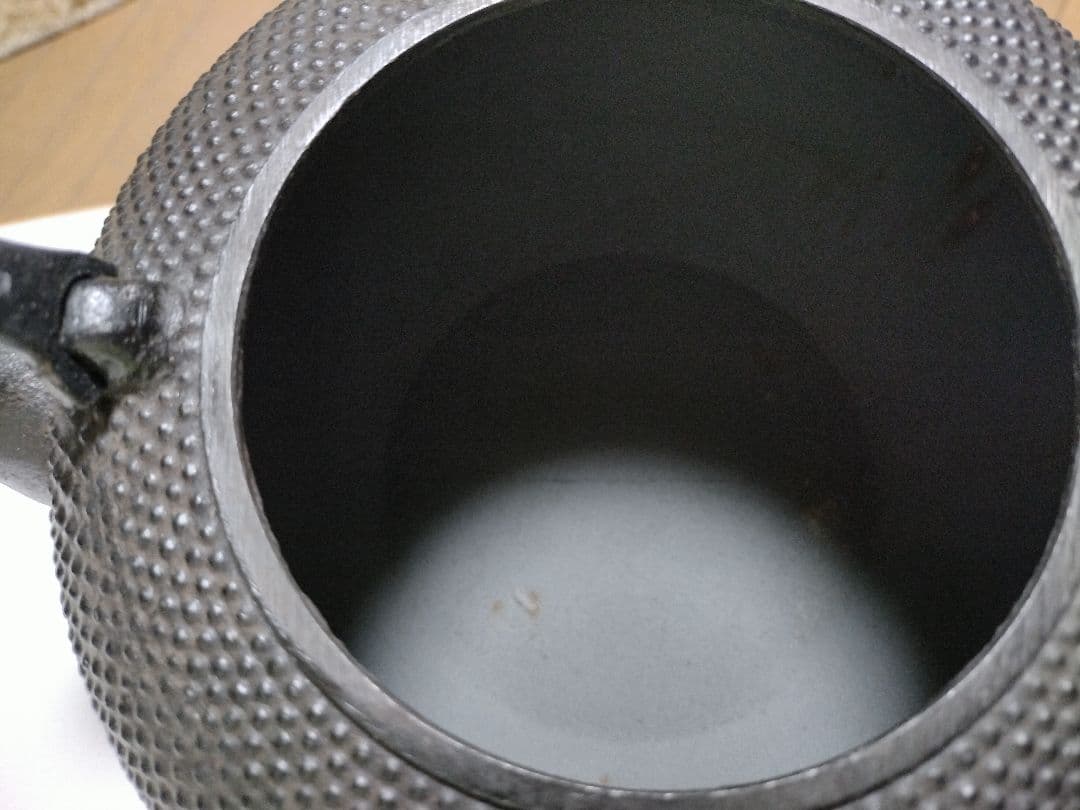 takazaru　南部鉄瓶　丸型アラレ　銘入