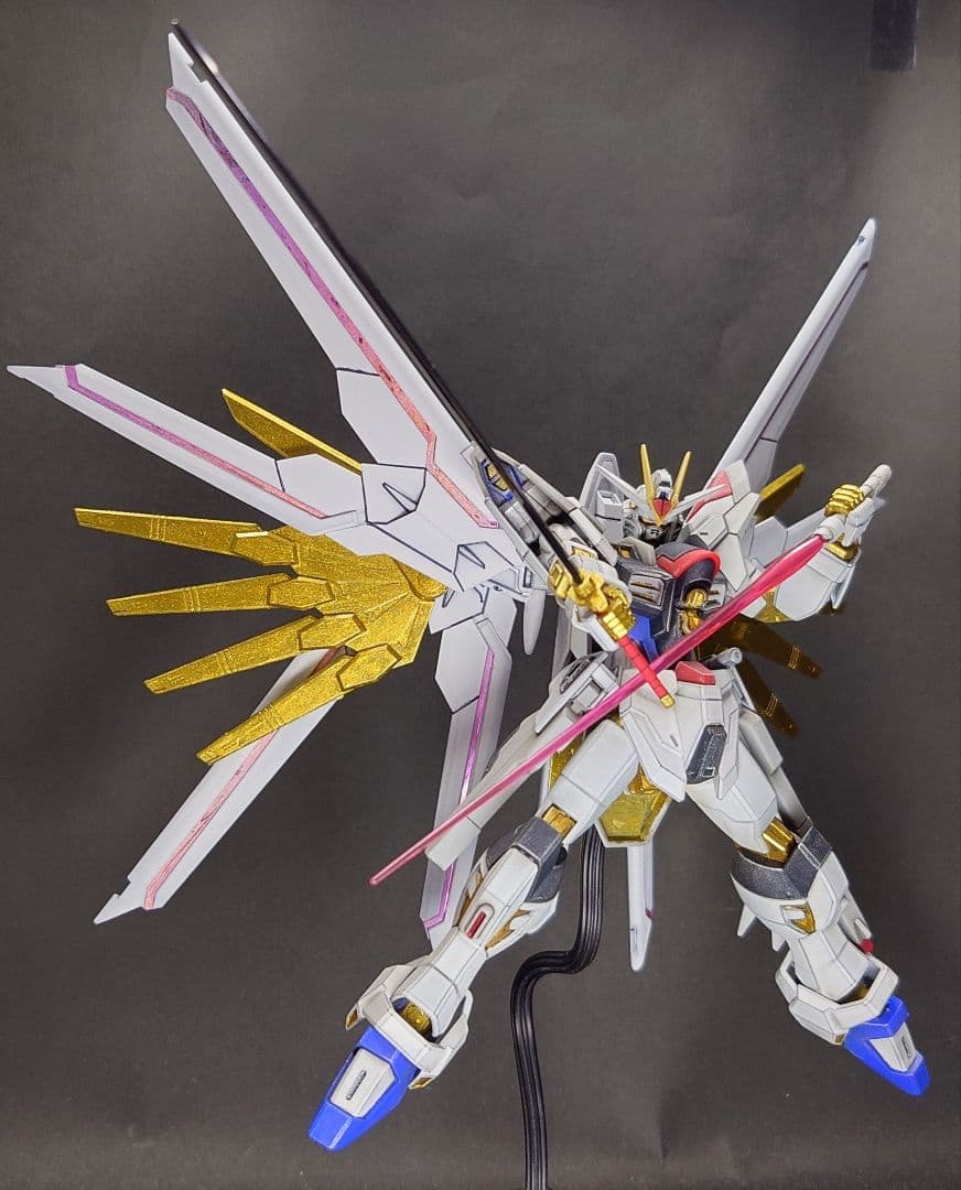HG　マイティーストライクフリーダム　ガンプラ完成品
