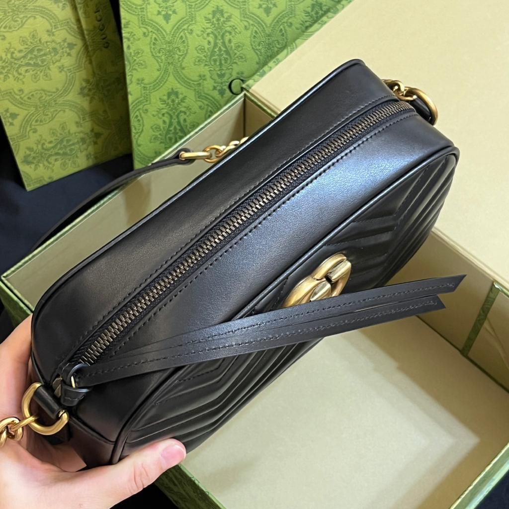 ブラックレザーショルダーバッグ