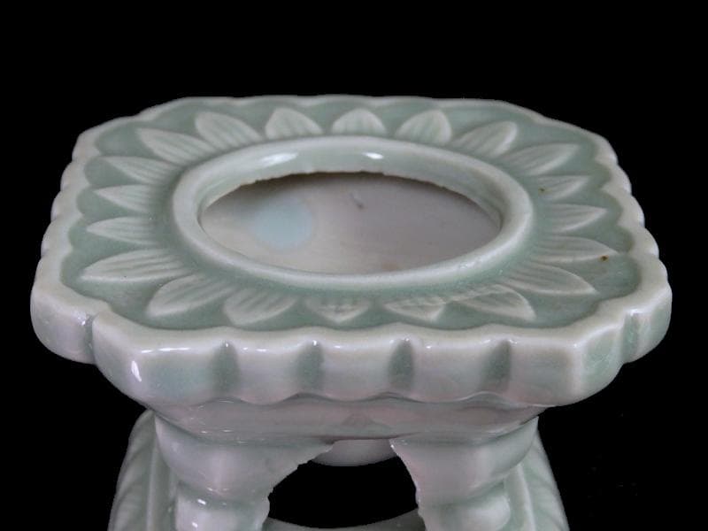 三田青磁　陽刻　花の図　盃台　C748AS-CGq