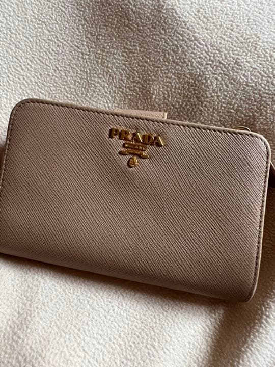 ★Lotus★ 　PRADA プラダ 二つ折り財布