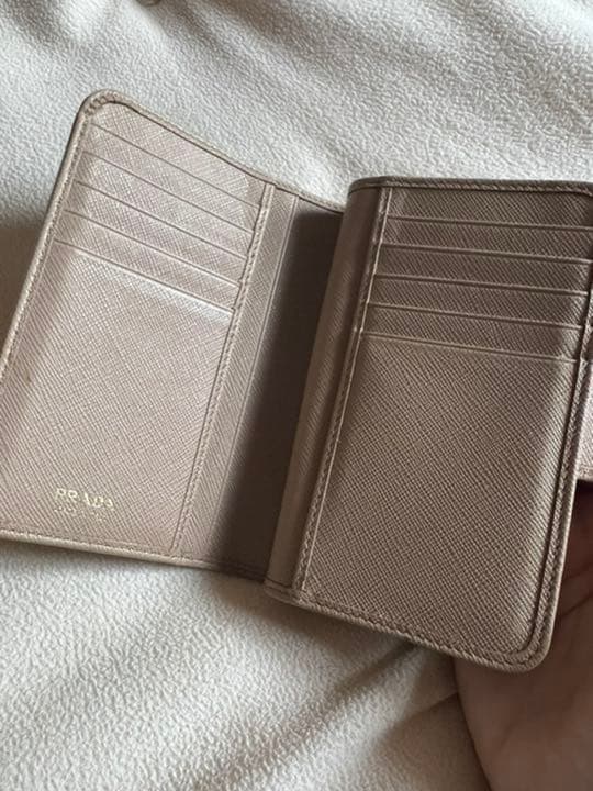 ★Lotus★ 　PRADA プラダ 二つ折り財布
