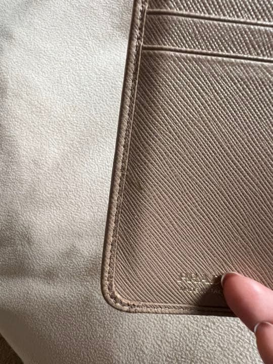 ★Lotus★ 　PRADA プラダ 二つ折り財布