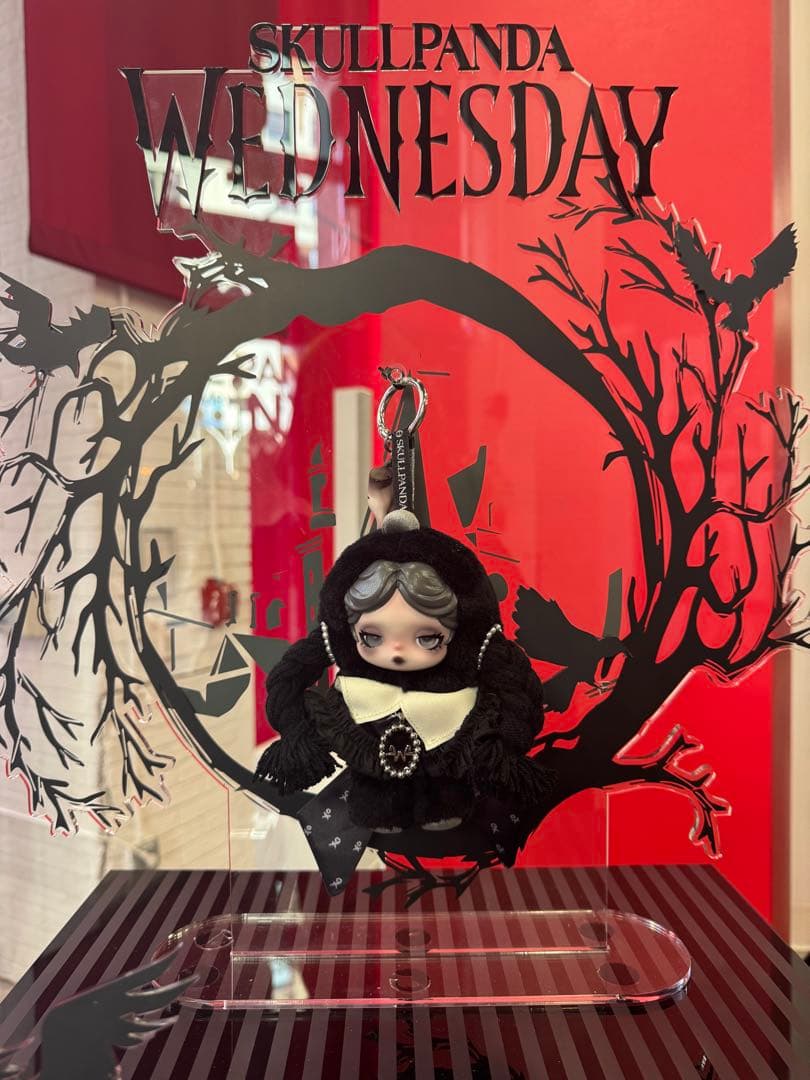 【アメリカ限定】SKULLPANDA × Wednesday ぬいぐるみ