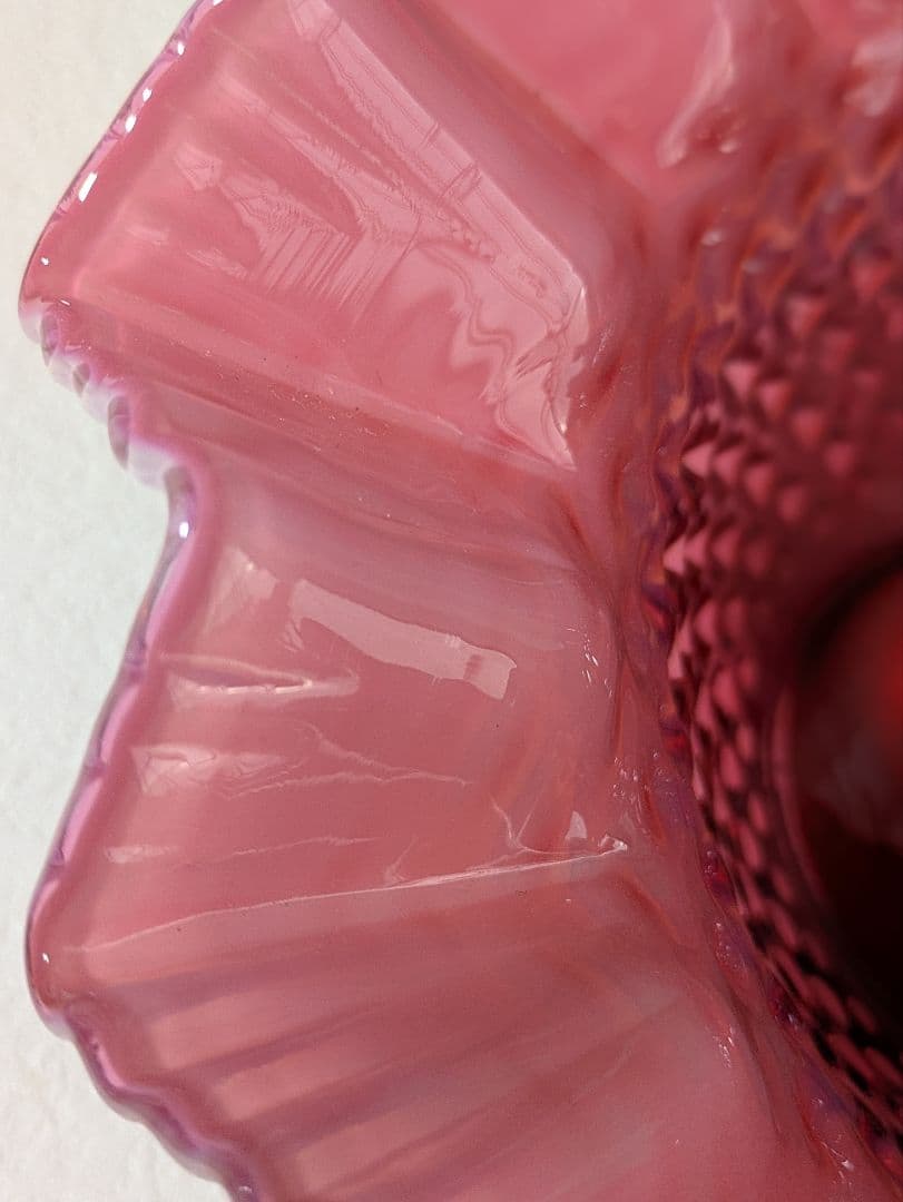 フェントン　クランベリーホブネイルオパルセント　フリルエッジ　ラージガラスボウル