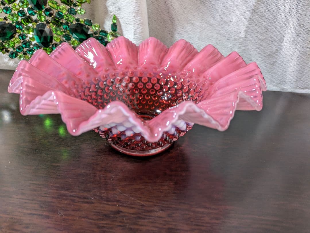 フェントン　クランベリーホブネイルオパルセント　フリルエッジ　ラージガラスボウル