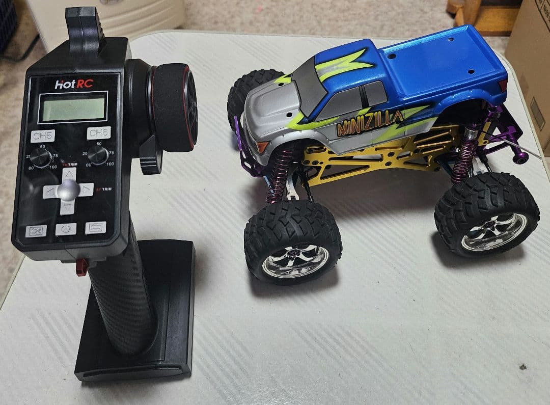 ミニジーラ HPI ラジコン HOT BODIES