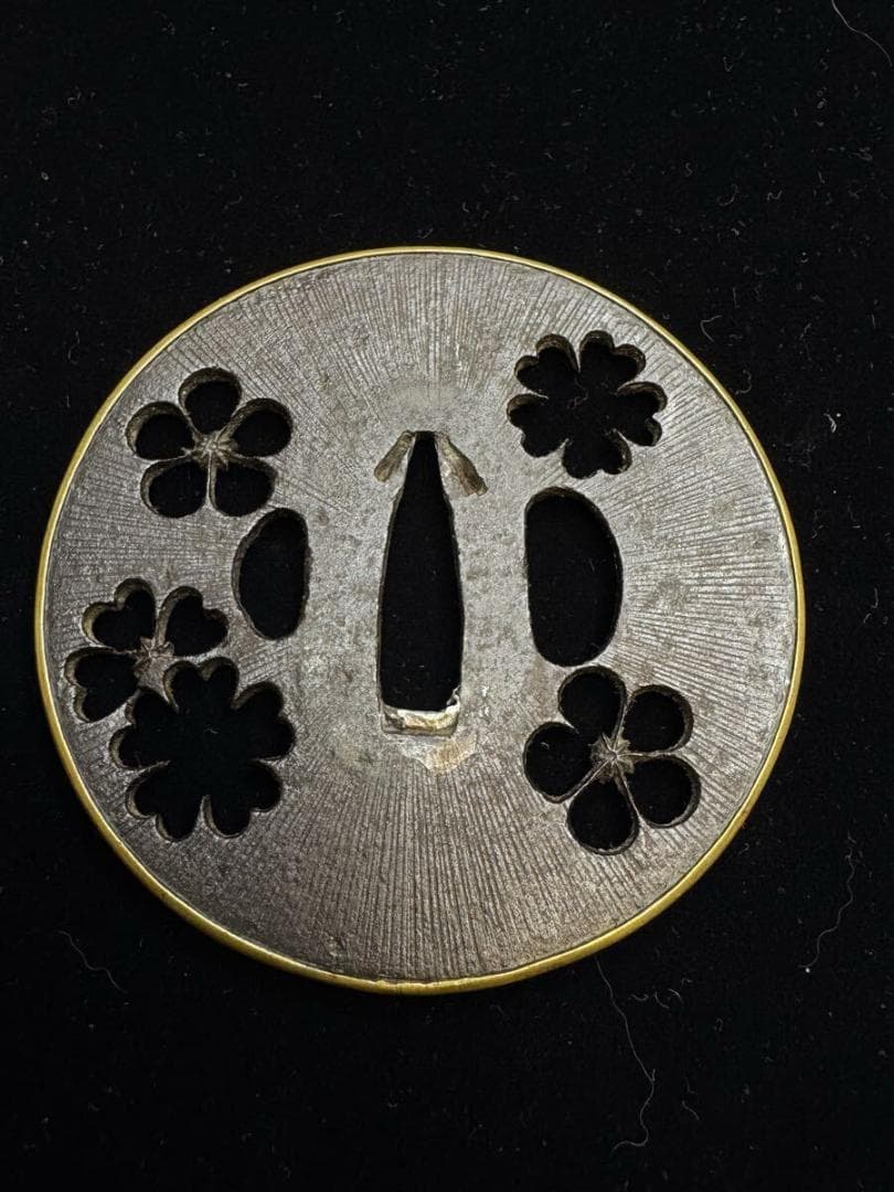 無銘 鉄地桜梅透し鐔 阿弥陀鑢 真鍮覆輪 日本刀 刀装具 骨董 古美術 江戸時代