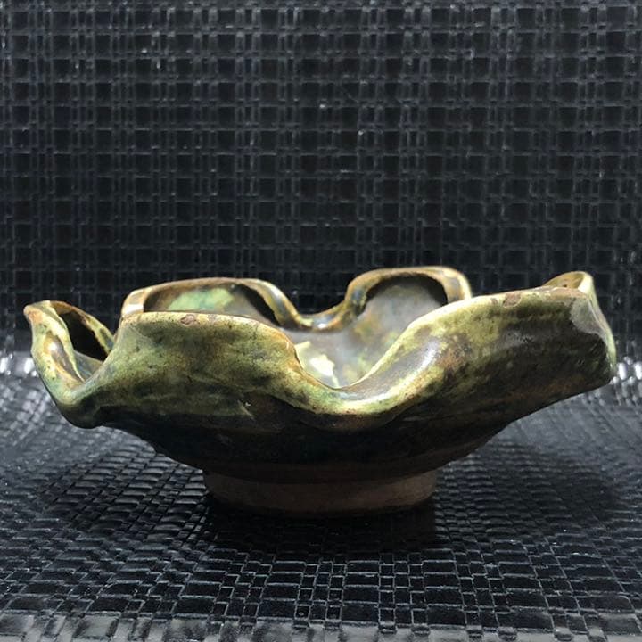 究極の美◼️蔵から美しい色合いの花鉢と思われる器が出て来ました。