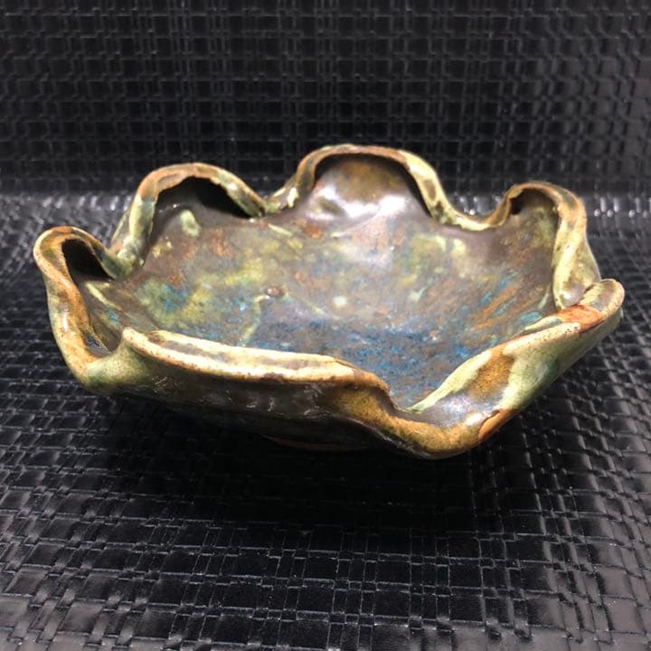 究極の美◼️蔵から美しい色合いの花鉢と思われる器が出て来ました。