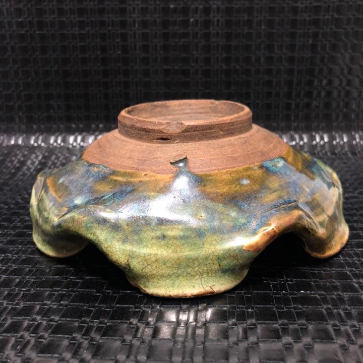 究極の美◼️蔵から美しい色合いの花鉢と思われる器が出て来ました。