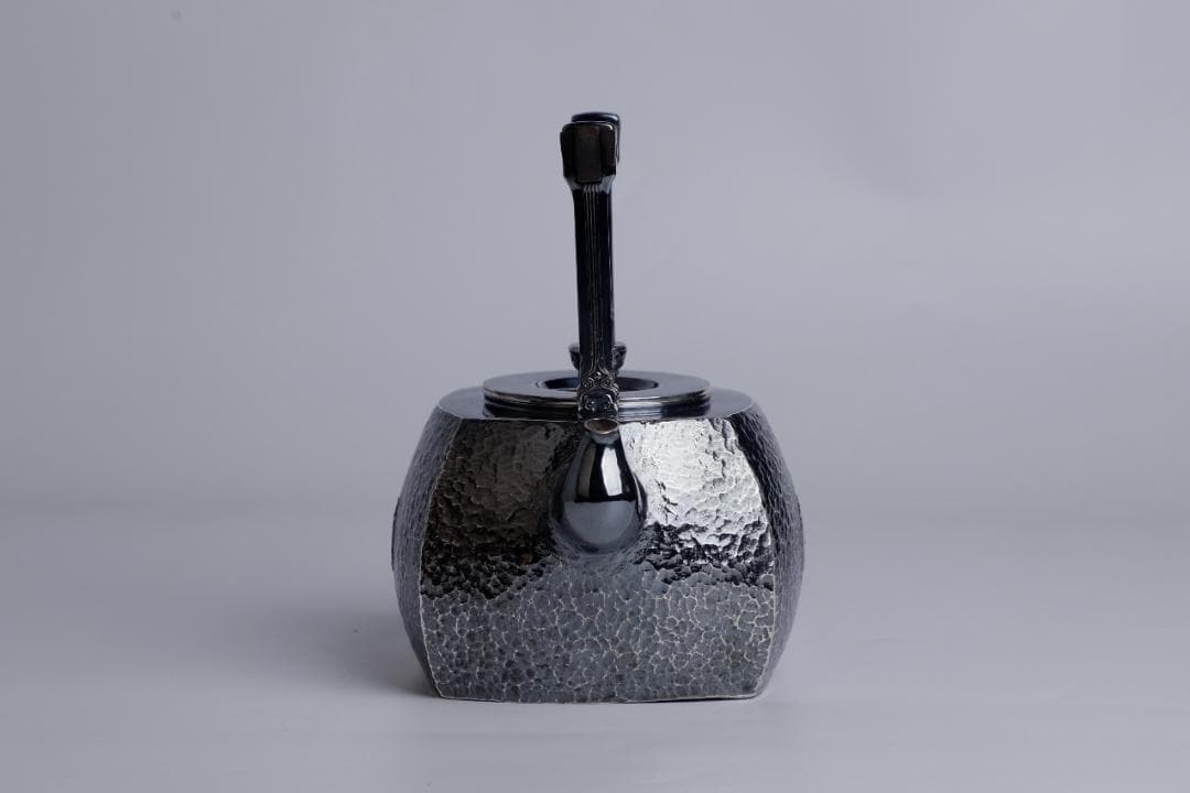 純銀製 舞う饕餮紋 四方湯沸 銀瓶 煎茶道具