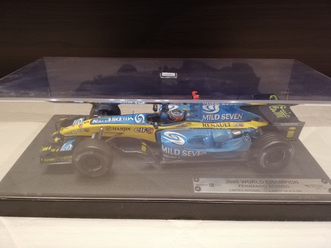 ホットウィール 1/18 ルノー R25 アロンソ 2005 チャンピオン