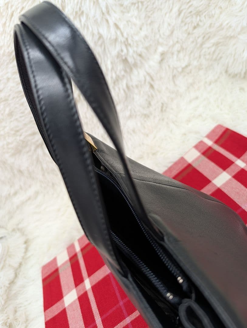 専用品。BURBERRY ブラックレザー ハンドバッグ