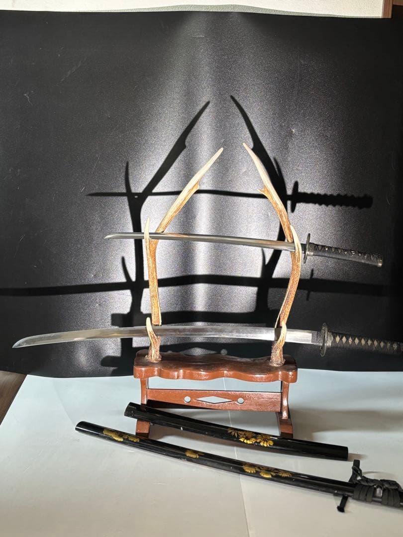 模造刀2本セット 黒地に花の装飾